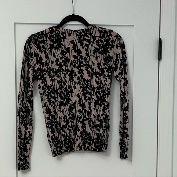 H&M Floral Silhouette Black and Cream/Ivory Long Sleeve Cardigan - Picture 6 of 13